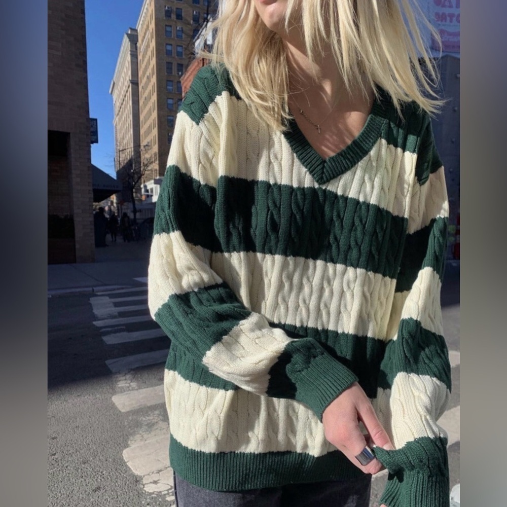 Brandy Melville Sz XXL (estimated) Nikki V-Neck Sweater 100% Cotton